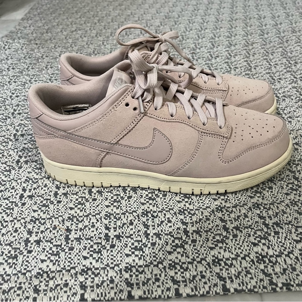 Nike tennis shoes